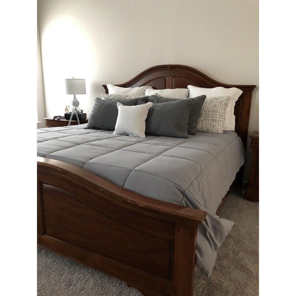 Lexington Furniture King Size Bed Made In USA With Minor Damage On The Frame